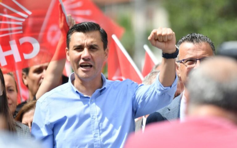 Manisa Büyükşehir Belediye Başkanı Ferdi Zeyrek hayatını kaybetti