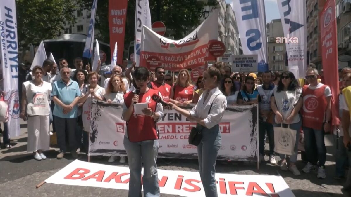 Aile hekimleri "eziyet yönetmeliği" protestosu düzenledi