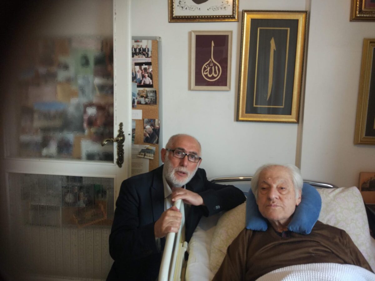 Hastanede son günlerinde yakın dostu Yaşar Ölmez ile