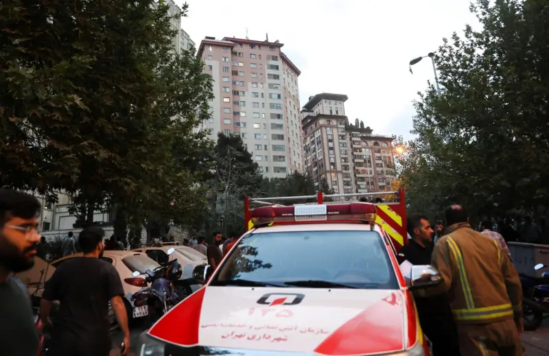 Tahran'daki acil durum araçları.