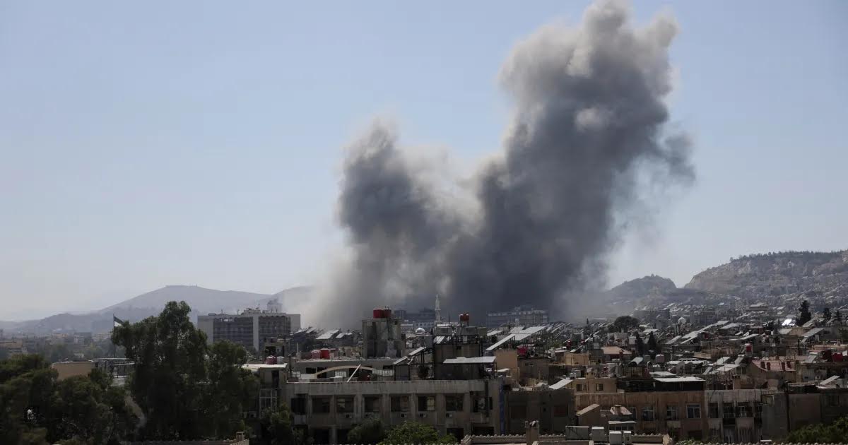 Suriye'de Dürzi-Bedevi çatışmaları sürüyor, İsrail Şam'ı bombaladı