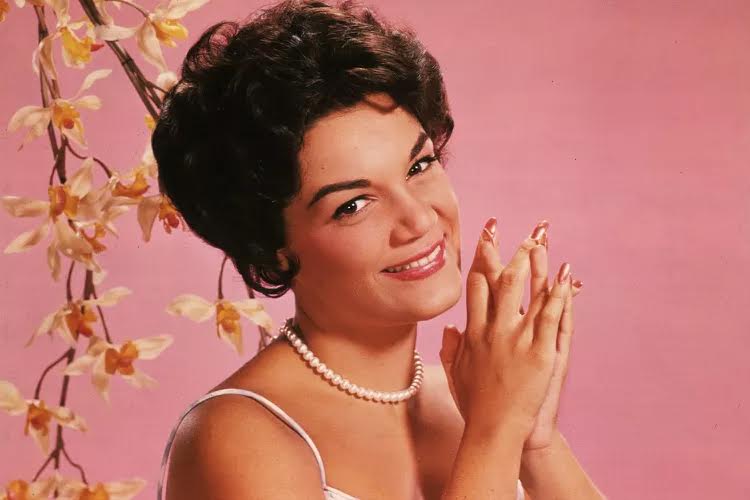 "Pretty Little Baby" şarkısıyla bilinen Connie Francis hayatını kaybetti