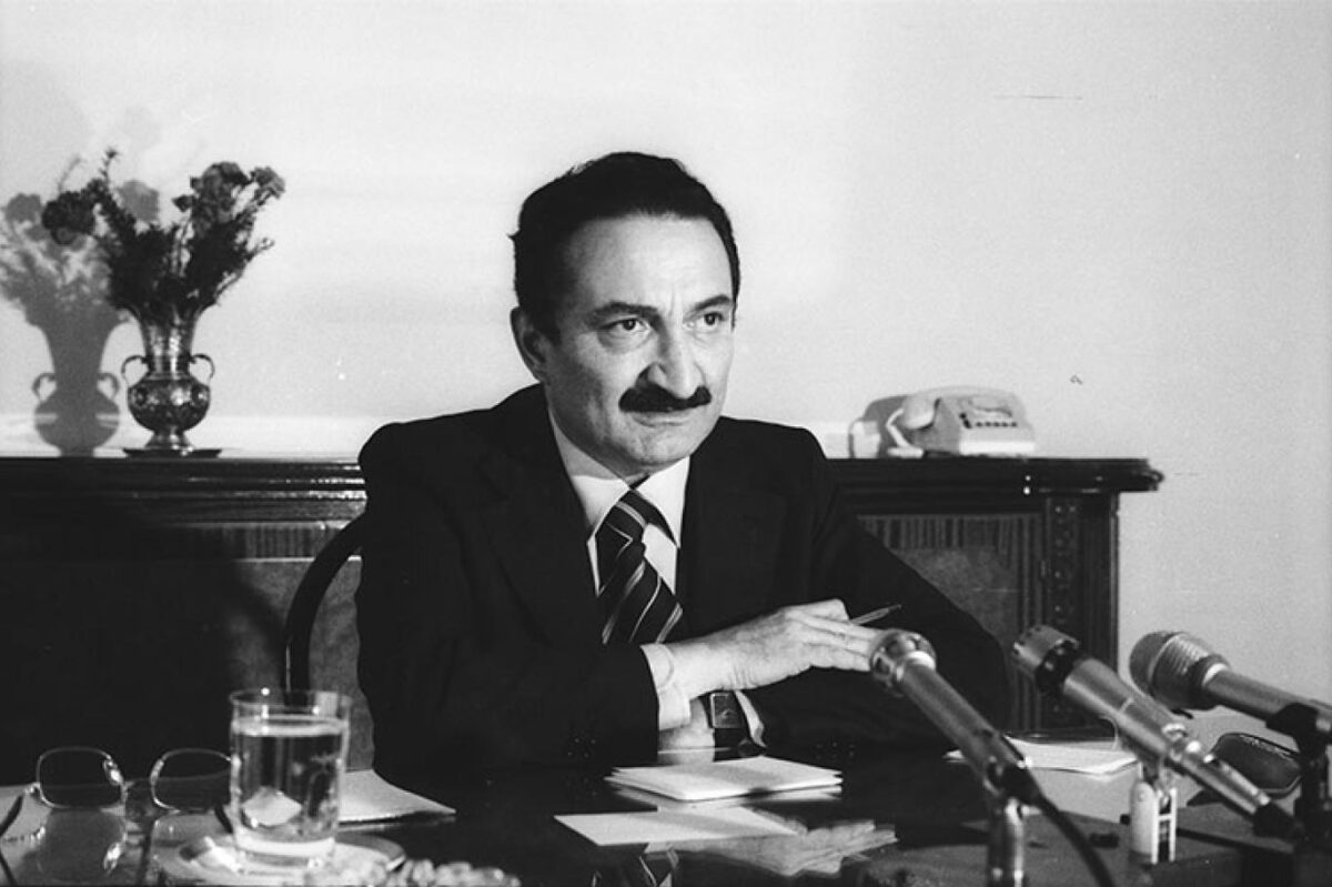 Mahfi Eğilmez yazdı: Eski Türkiye'de kuyruklar vardı