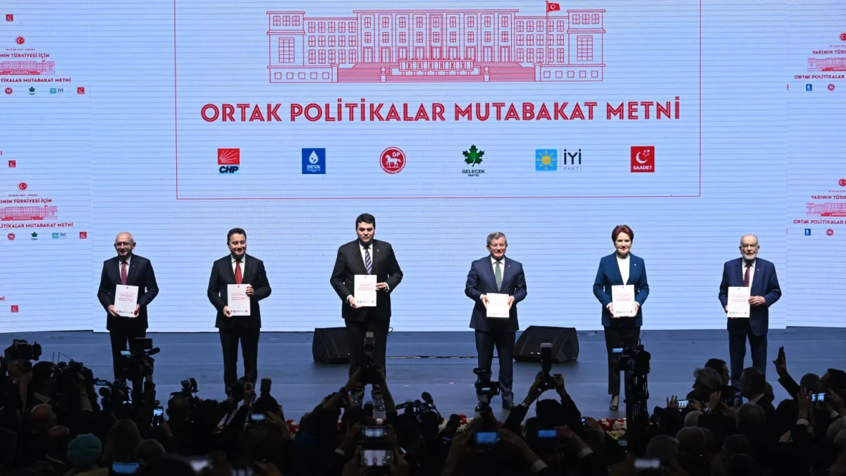 CHP listelerinden Meclis'e giren milletvekillerinin üçte biri parti değiştirdi