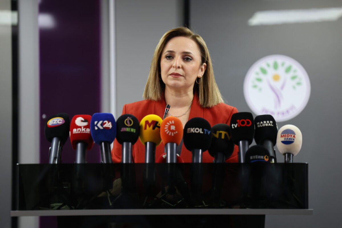 DEM Parti Sözcüsü Ayşegül Doğan: "Masada yer almak, cumhuriyetin ikinci yüzyılında yer almak demek"