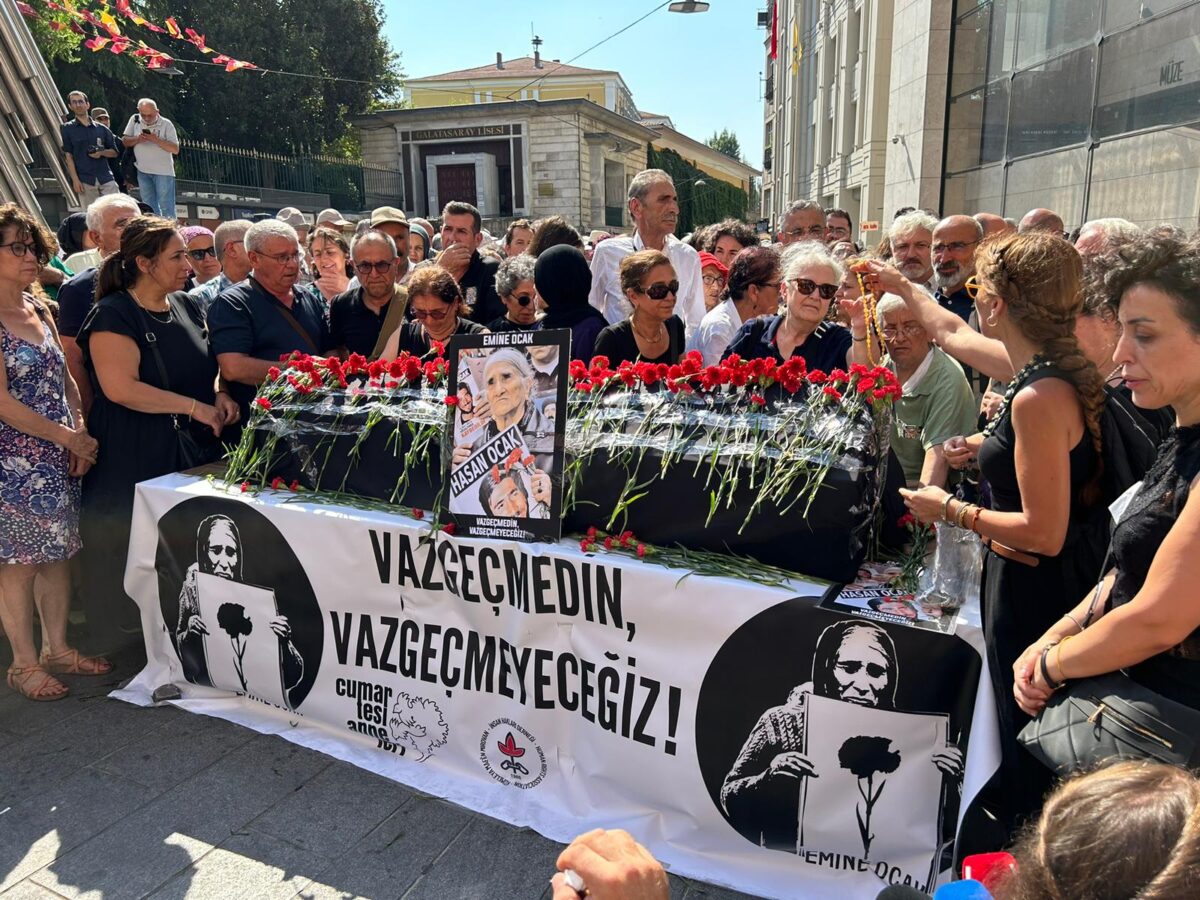Emine Ocak Galatasaray Meydanı'nda son yolculuğuna uğurlandı