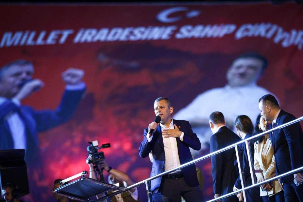 "Çatlasan da gideceksin": Özel'den Erdoğan'a sandık çağrısı