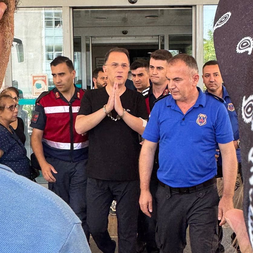 Mehmet Murat Çalık tahliye edildi
