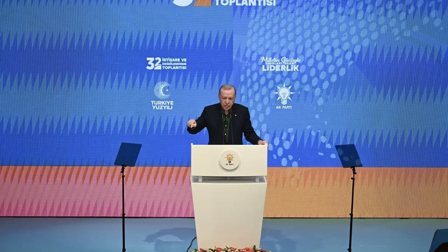 Özgür Özel Yusuf Tekin'e seslendi: "Sen de yargılanacaksın"