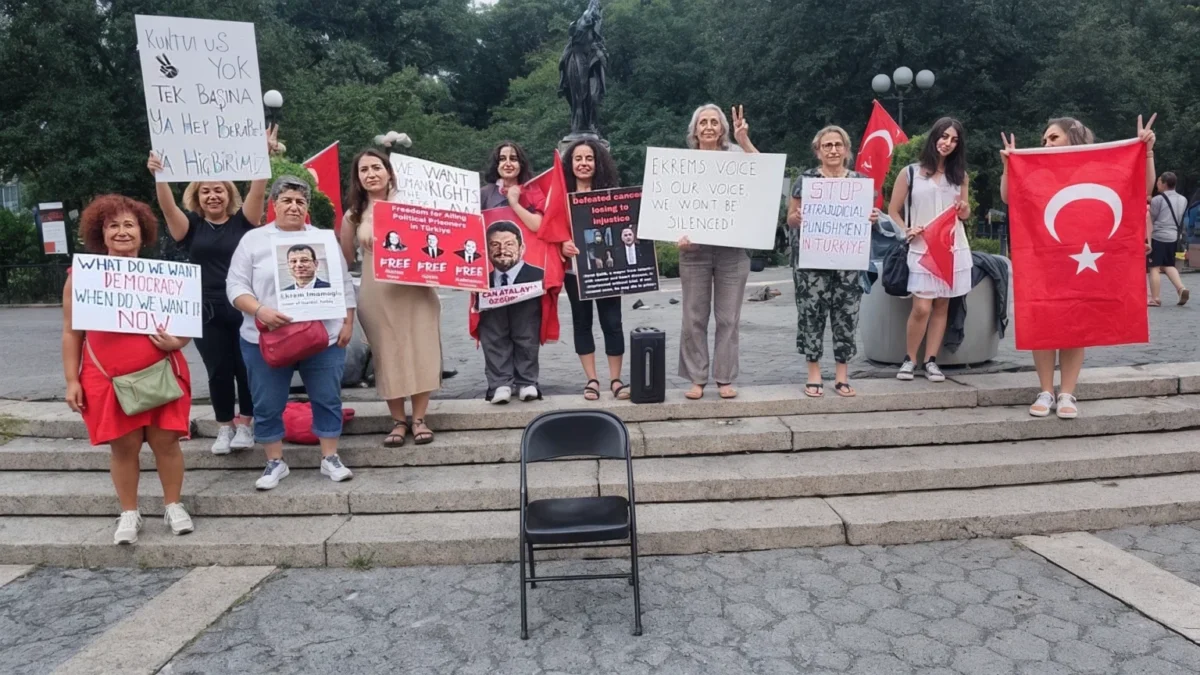 Turkish-Americans protest over jailing of mayors_2