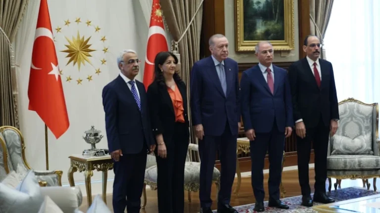 Erdoğan ile DEM Parti İmralı Heyeti'nin görüşmesi başladı