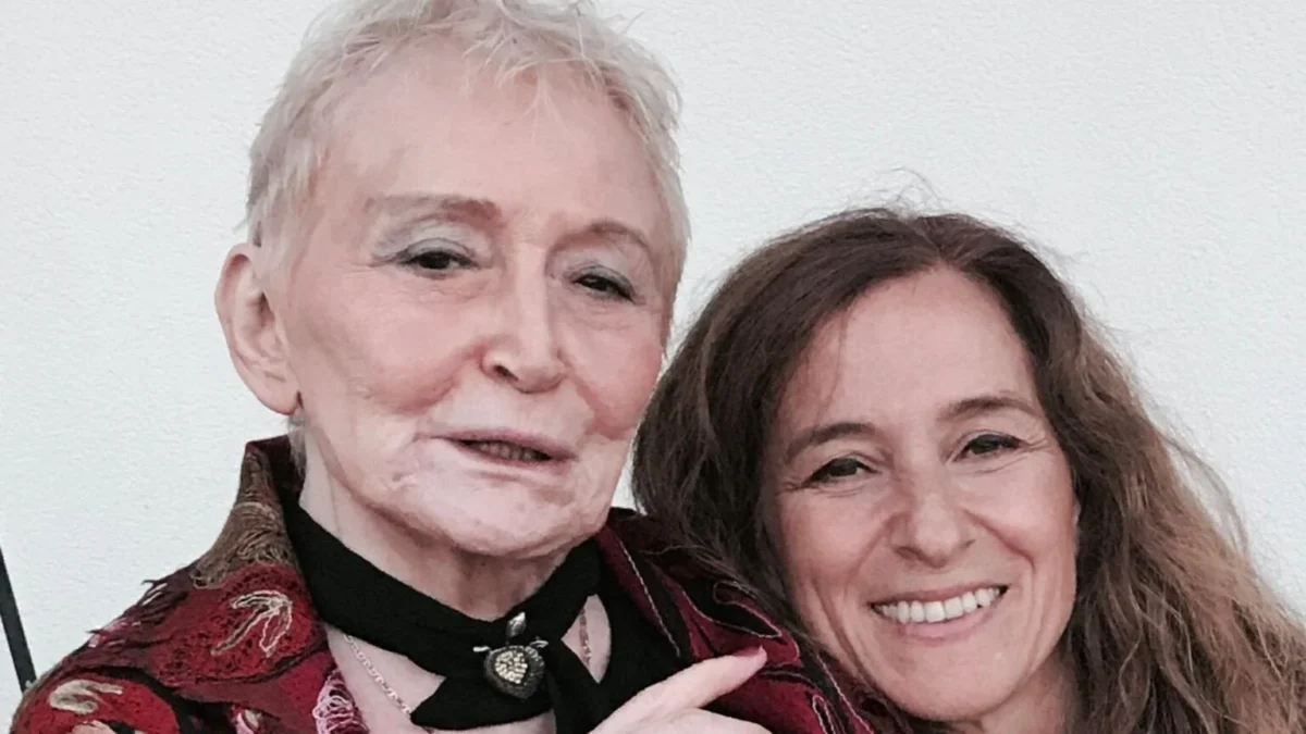 Pınar Kür ve Müge İplikçi.