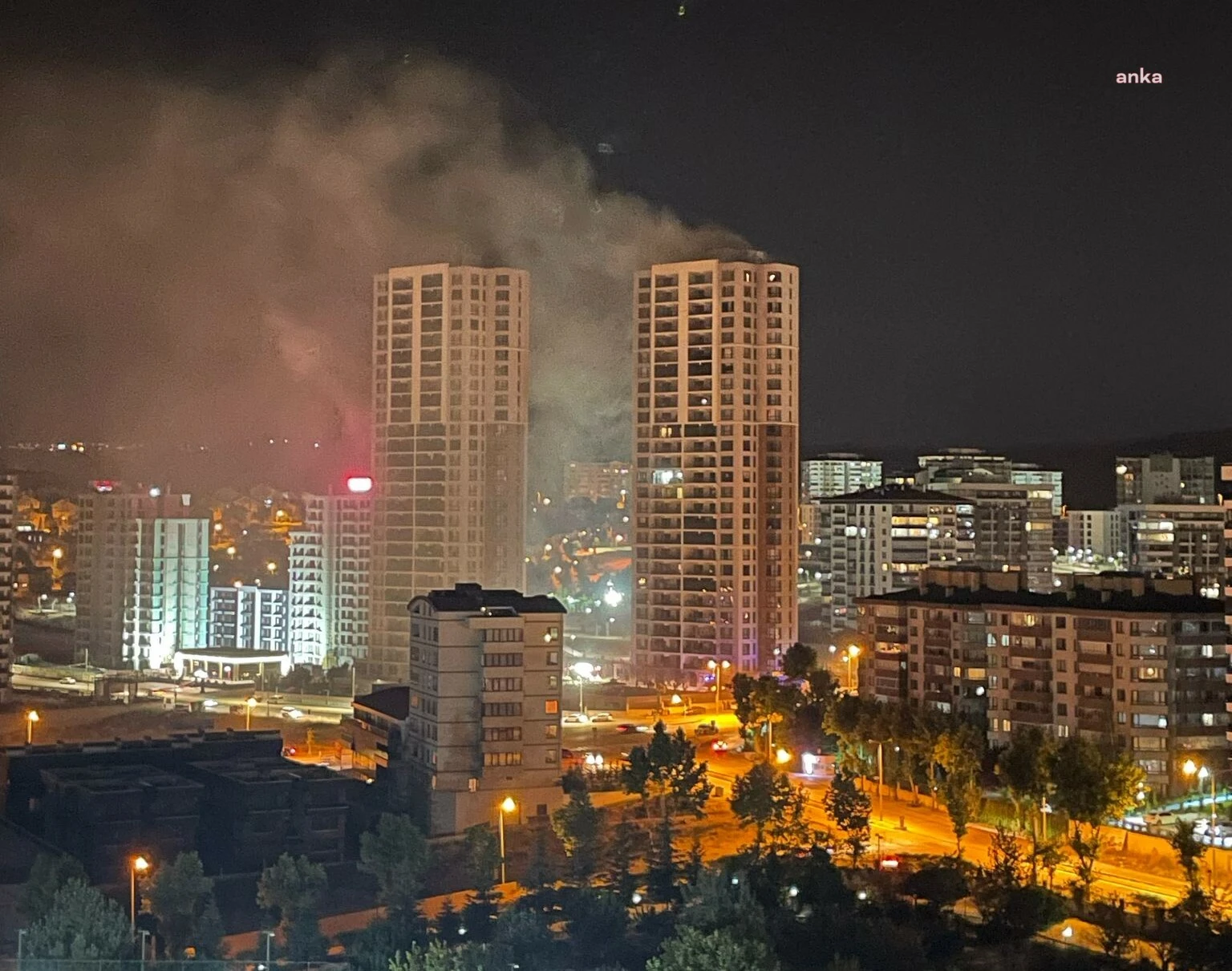 Ankara'da 26 katlı binada yangın: 1'i bebek 3 kişi hayatını kaybetti