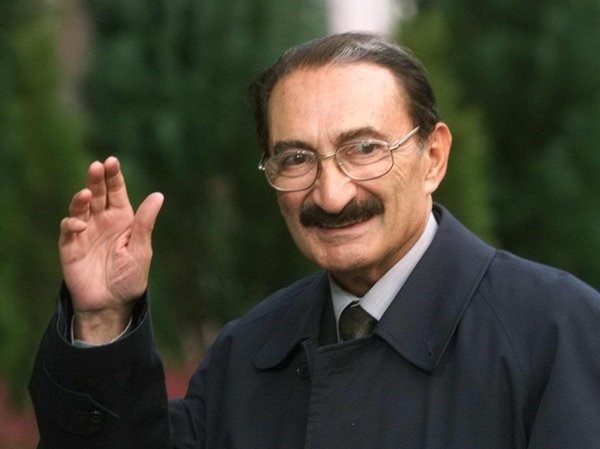 Mahfi Eğilmez yazdı: Eski Türkiye'de kuyruklar vardı