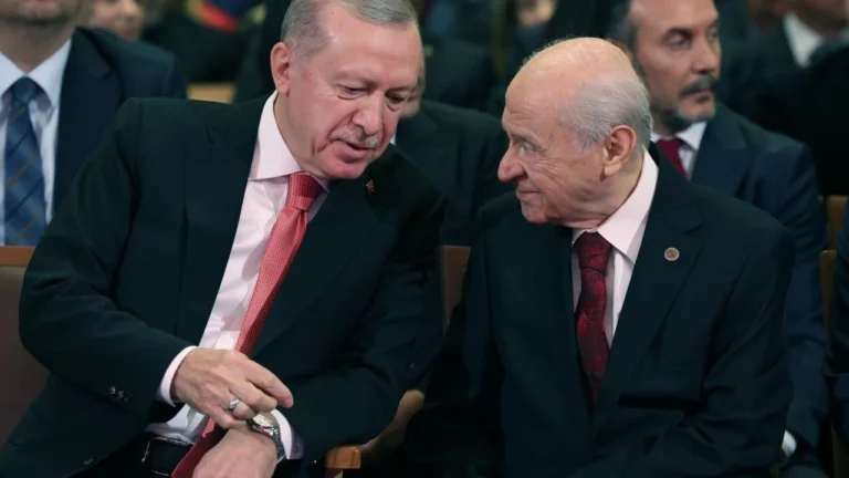 Mümtaz'er Türköne: "Erdoğan ile Bahçeli arasında bilek güreşi sürüyor "