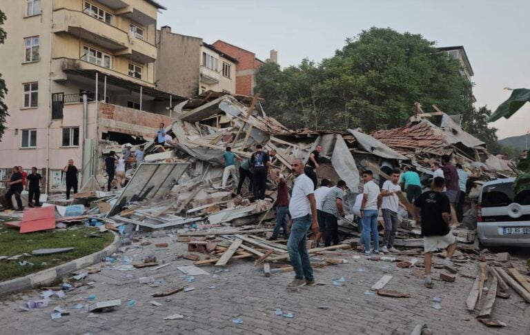 Balıkesir'de 6,1'lik deprem: En az 237 artçı meydana geldi