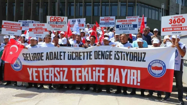 Memurlar iş bıraktı 