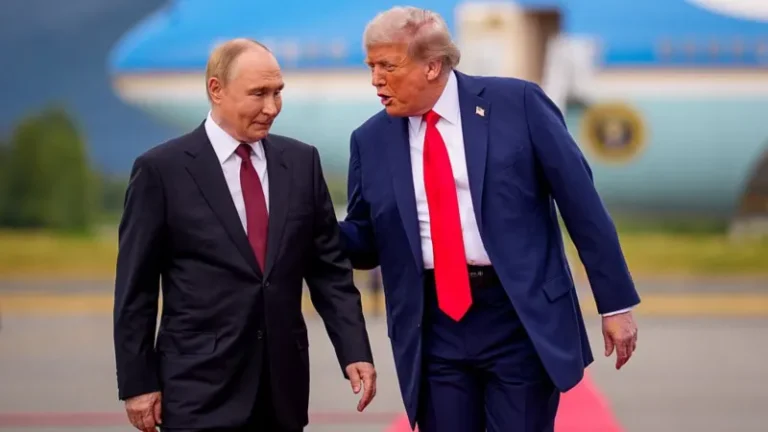 Putin ve Trump Alaska