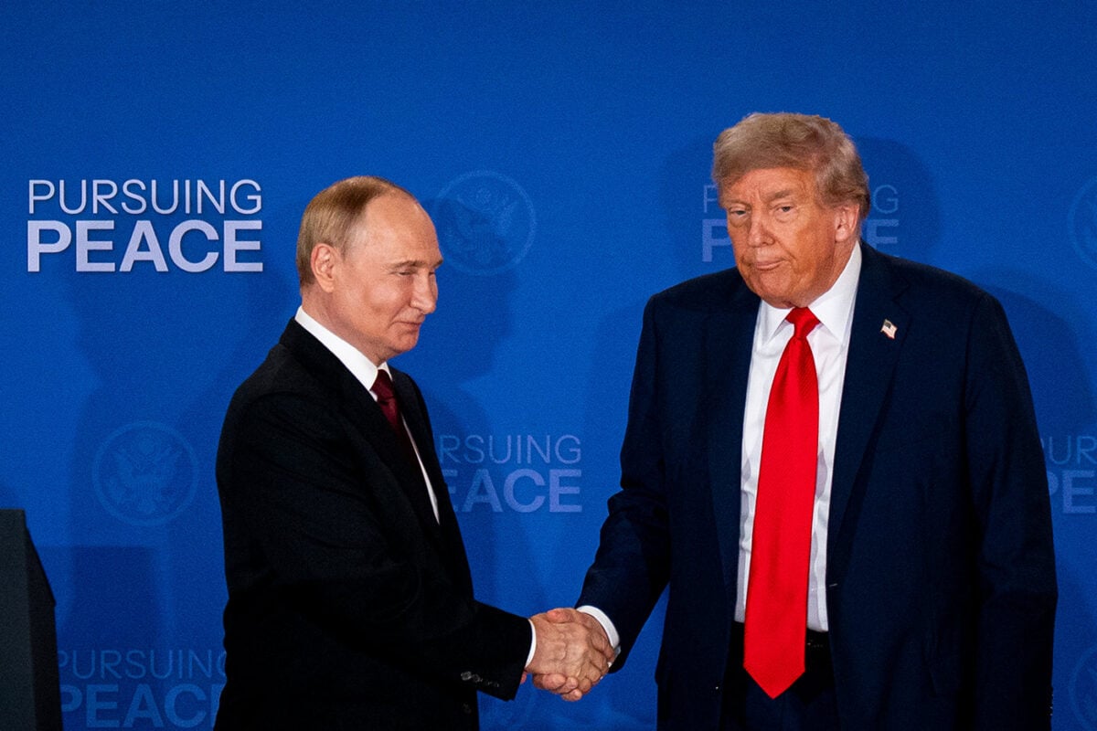 Putin ve Trump Alaska