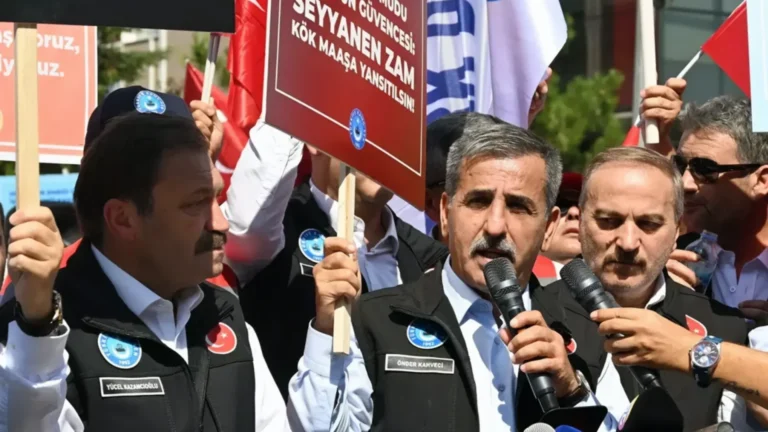 Turkey’s civil servants strike over paltry pay rises_1