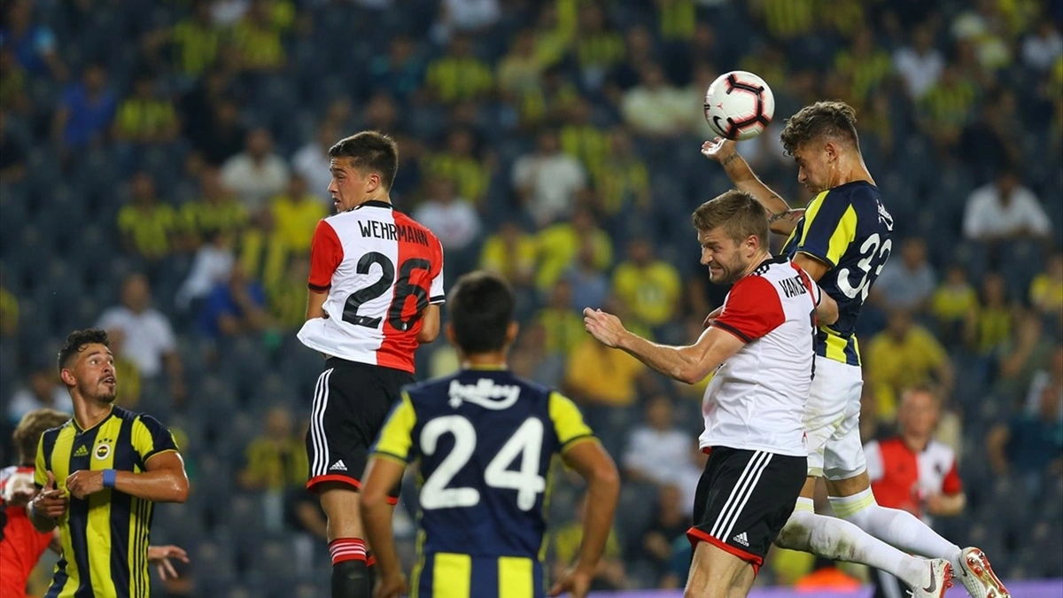 Fenerbahçe Feyenoord'a 2-1 mağlup oldu