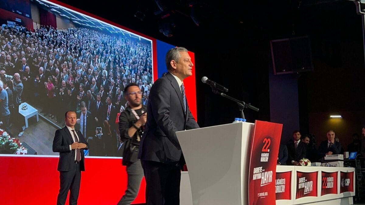 CHP delegesi Özgür Özel’e güven oyu vermedi