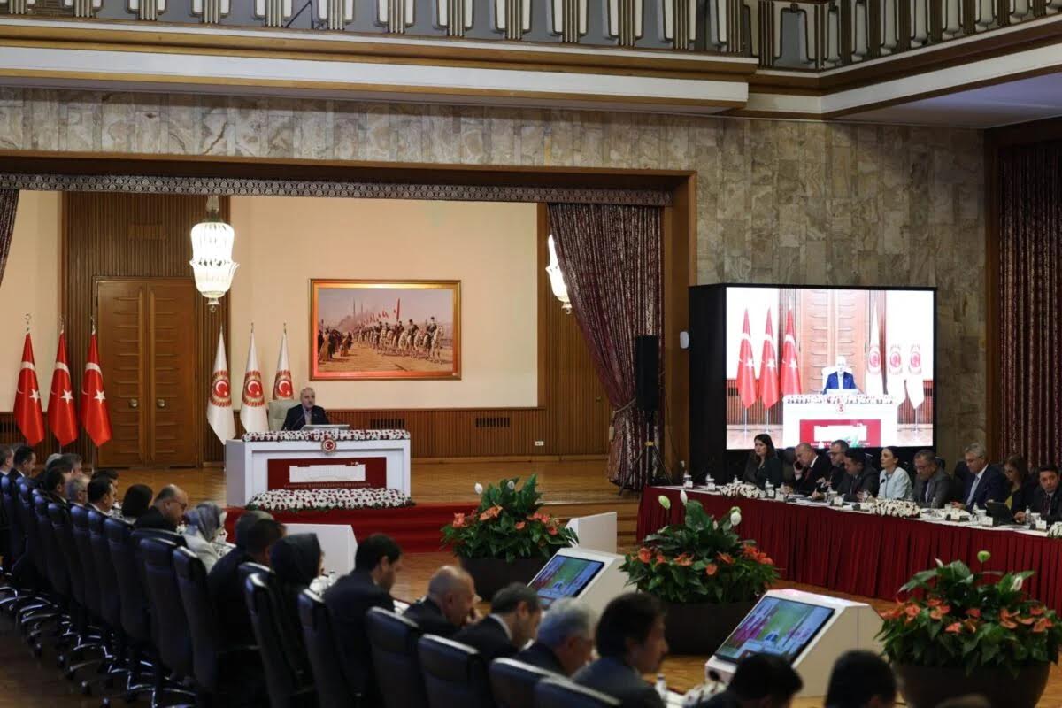 Ahmet Şık anlatıyor: Kamuoyu sürece ve TBMM komisyonuna neden fazla ilgi göstermiyor? 
