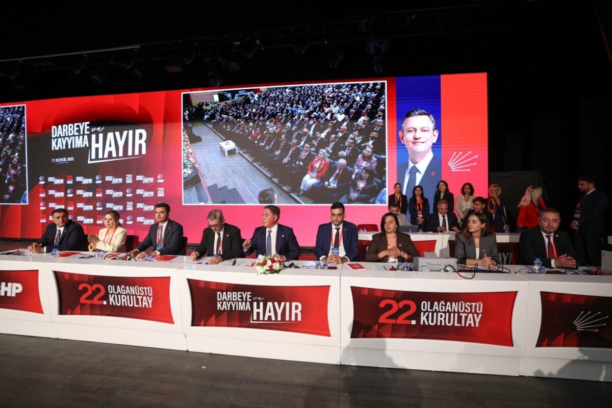 Özgür Özel üçüncü kez genel başkan seçildi, PM ve YDK’da birer üye değişti