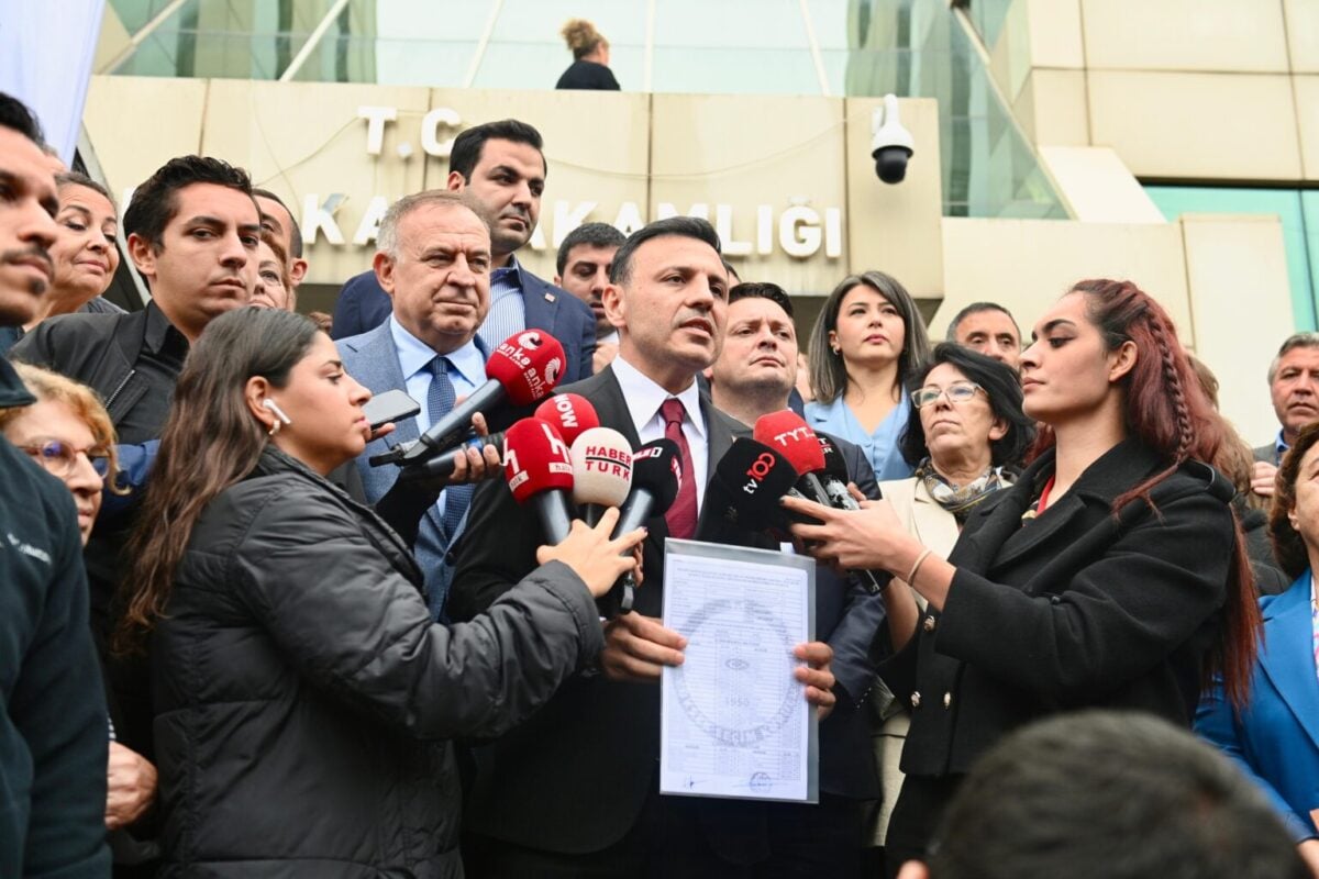 Özgür Çelik mazbatasını aldı