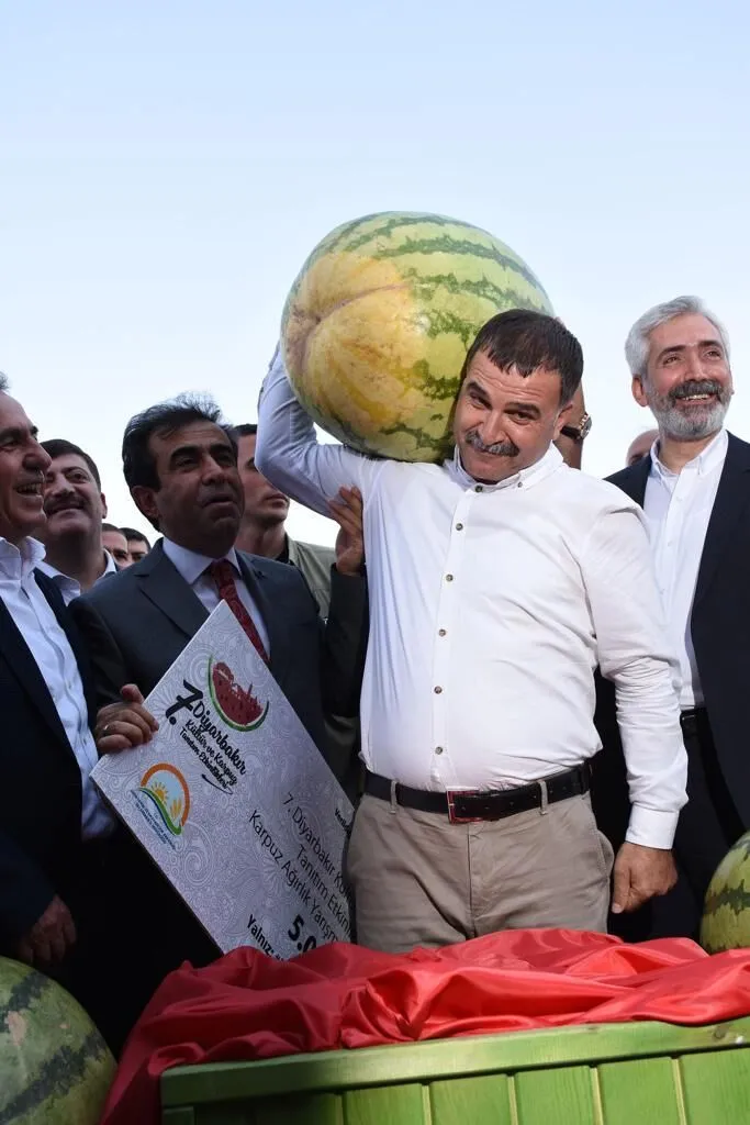 Karpuz şampiyonu 20 yıl sonra 600 gram ile zirveden indi