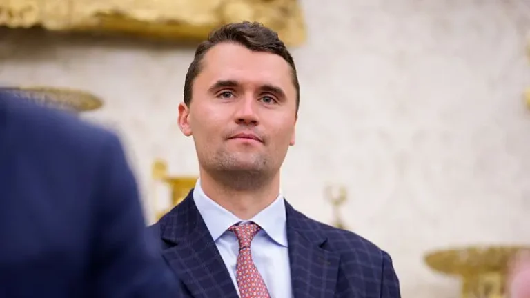Muhafazakâr aktivist Charlie Kirk, silahlı saldırıya uğradı