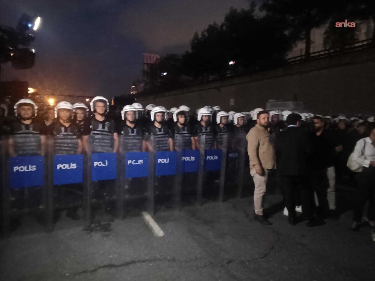 La sede provincial del CHP en Estambul fue bloqueada
