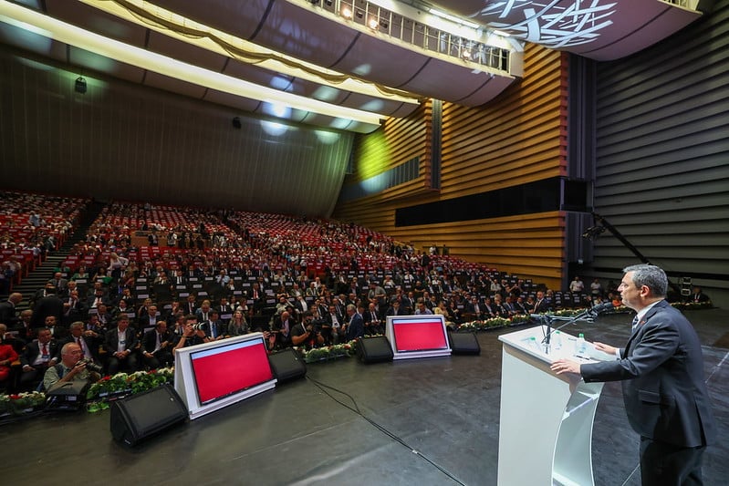 CHP'nin olağanüstü kurultayı: Özgür Özel’e rakip yok, Kılıçdaroğlu katılmayacak