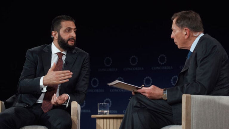Ahmed eş-Şara ve David Petraeus