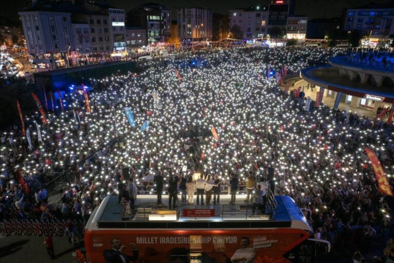 CHP Zeytinburnu Özgür Özel