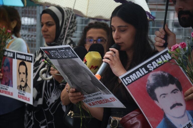 Cumartesi Anneleri 1067. haftada Ayten Öztürk için adalet istedi.
