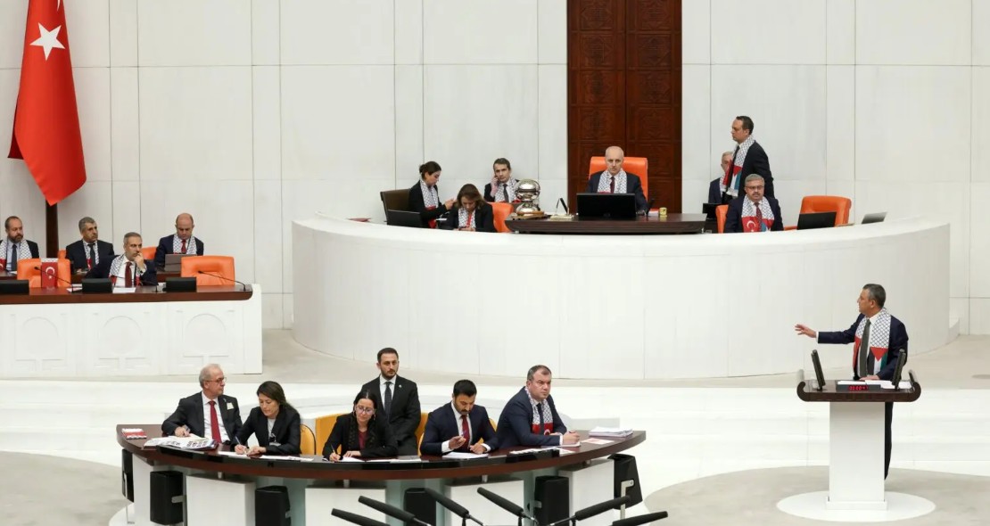 Gazze gündemli Olağanüstü Genel Kurul'da CHP lideri Özgür Özel, Hakan Fidan'ı eleştirdi 