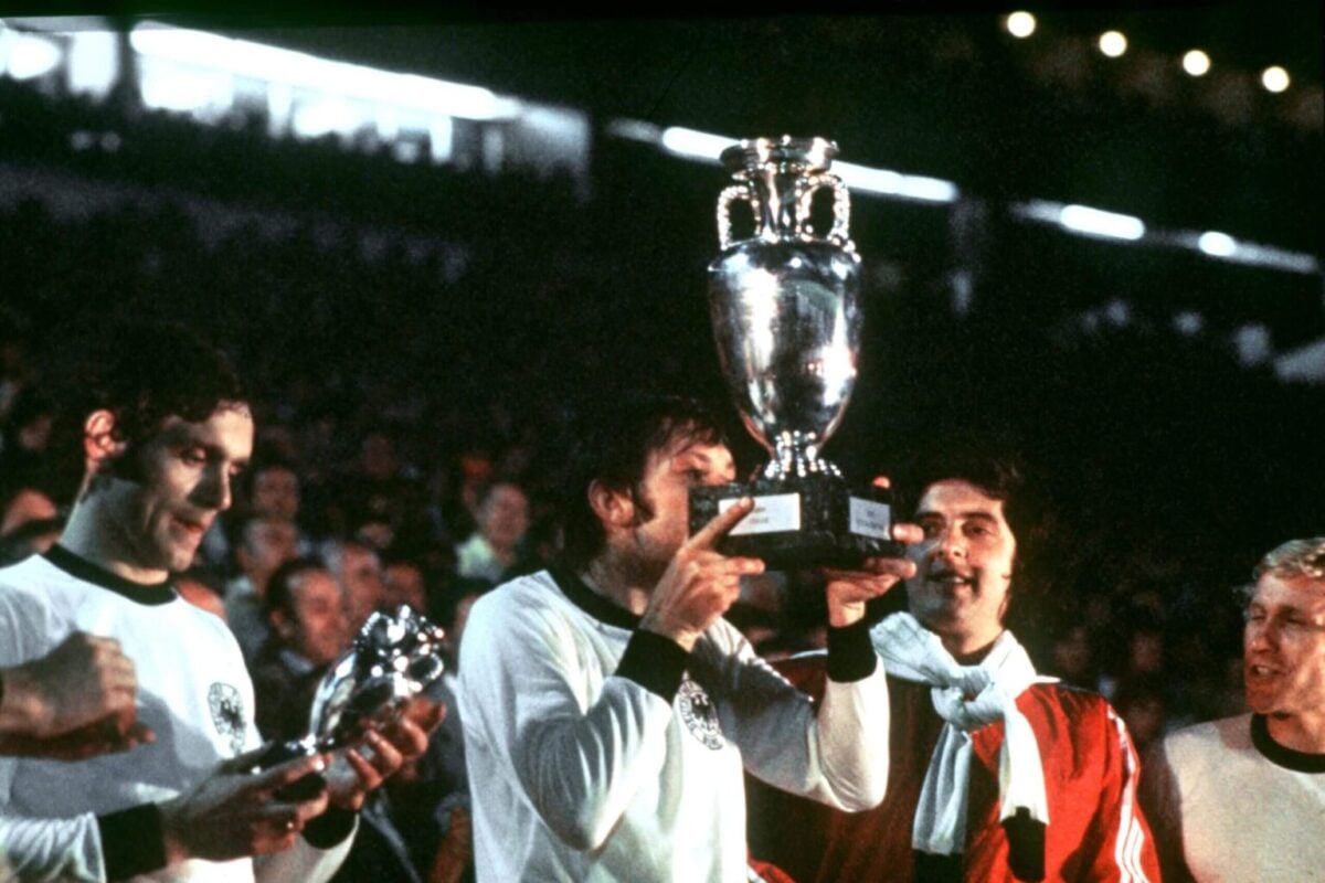 1976 Avrupa Şampiyonluğu artık iki ülkenin: Slovakya ve Çekya