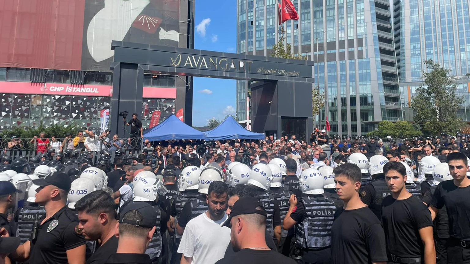 Opposition’s Istanbul HQ blockaded amid leadership removal_2