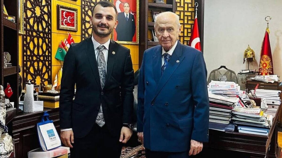 Yasin Sönmez (solda) ve Devlet Bahçeli
