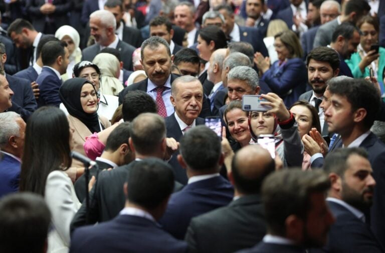 Burak Bilgehan Özpek değerlendirdi: Erdoğan sonrası dönem için muhalefeti etkisizleştirme operasyonları