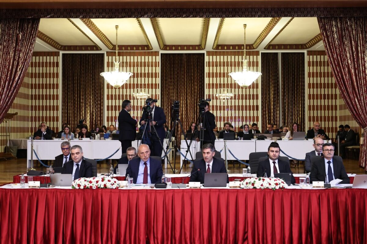 Meclis'teki komisyon toplantısında düşünce ve araştırma merkezlerinin temsilcileri dinlendi