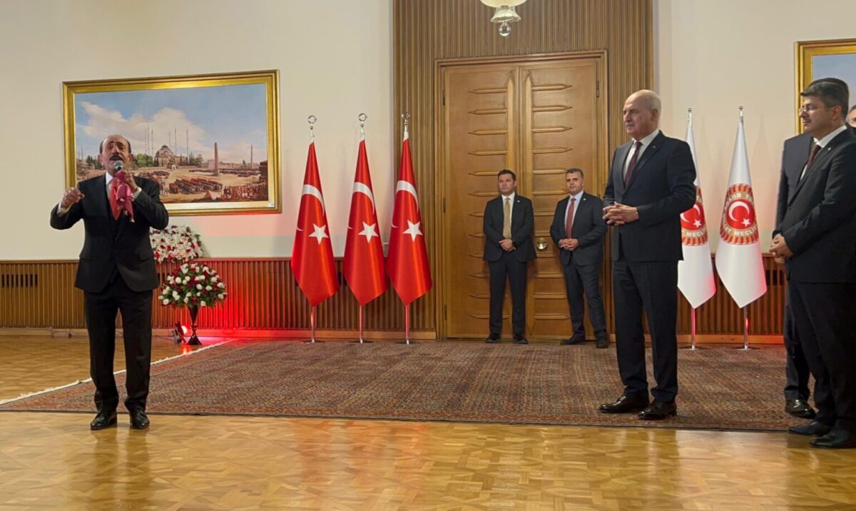 Meclis CHP’siz açıldı, Erdoğan muhalefetle sohbetlerde buluştu