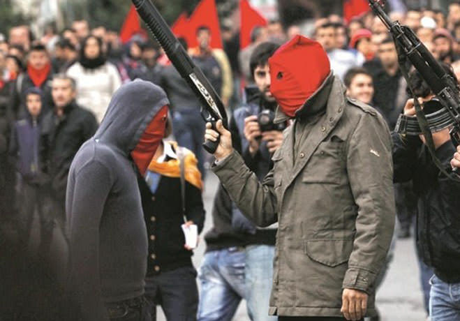 Cevat Düşün yazdı: Şiddetin romantizmi ve insan iradesinin moleküler çöküşü