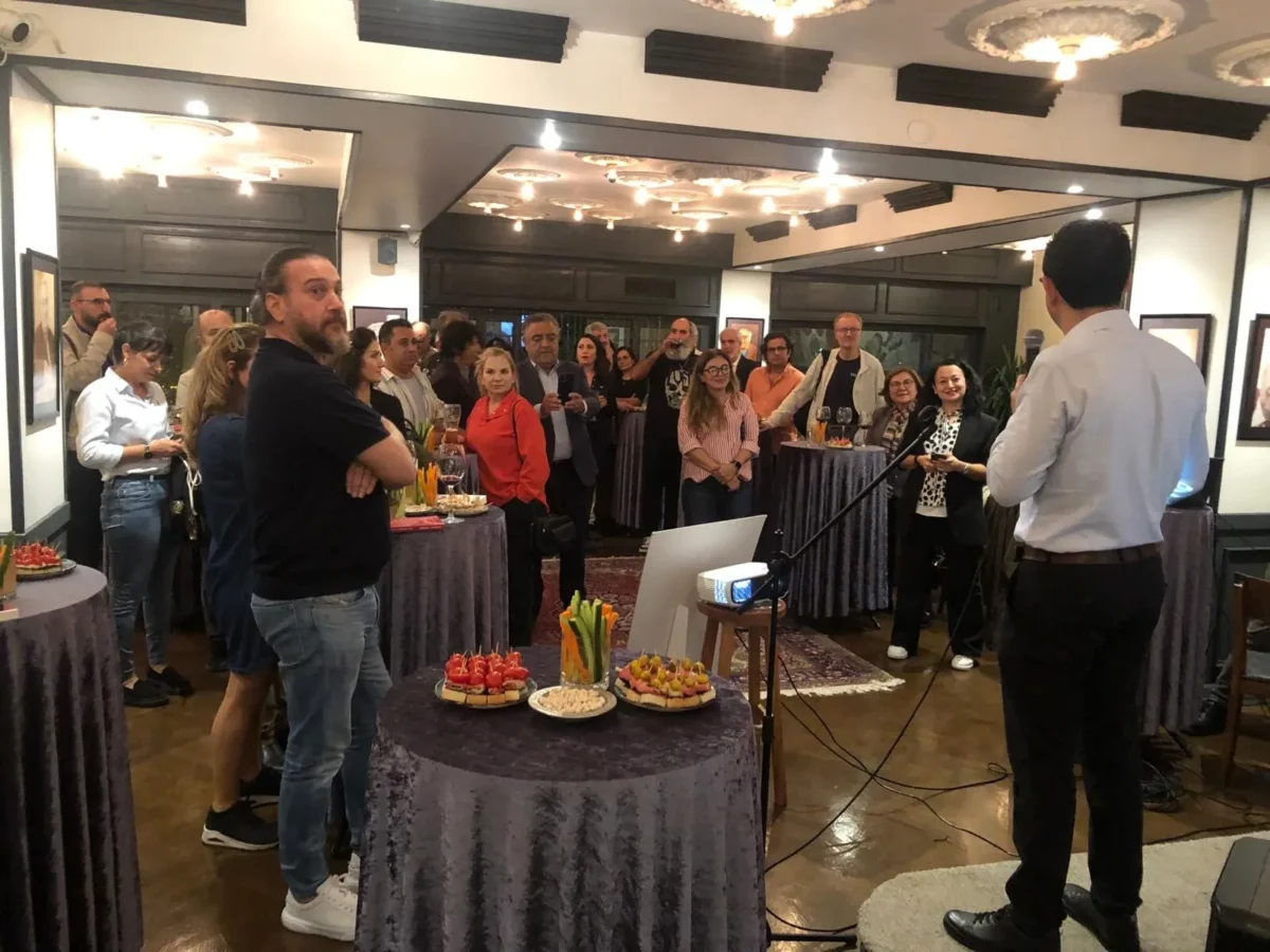 Kemal Varol yeni romanını memleketi Diyarbakır'da tanıttı