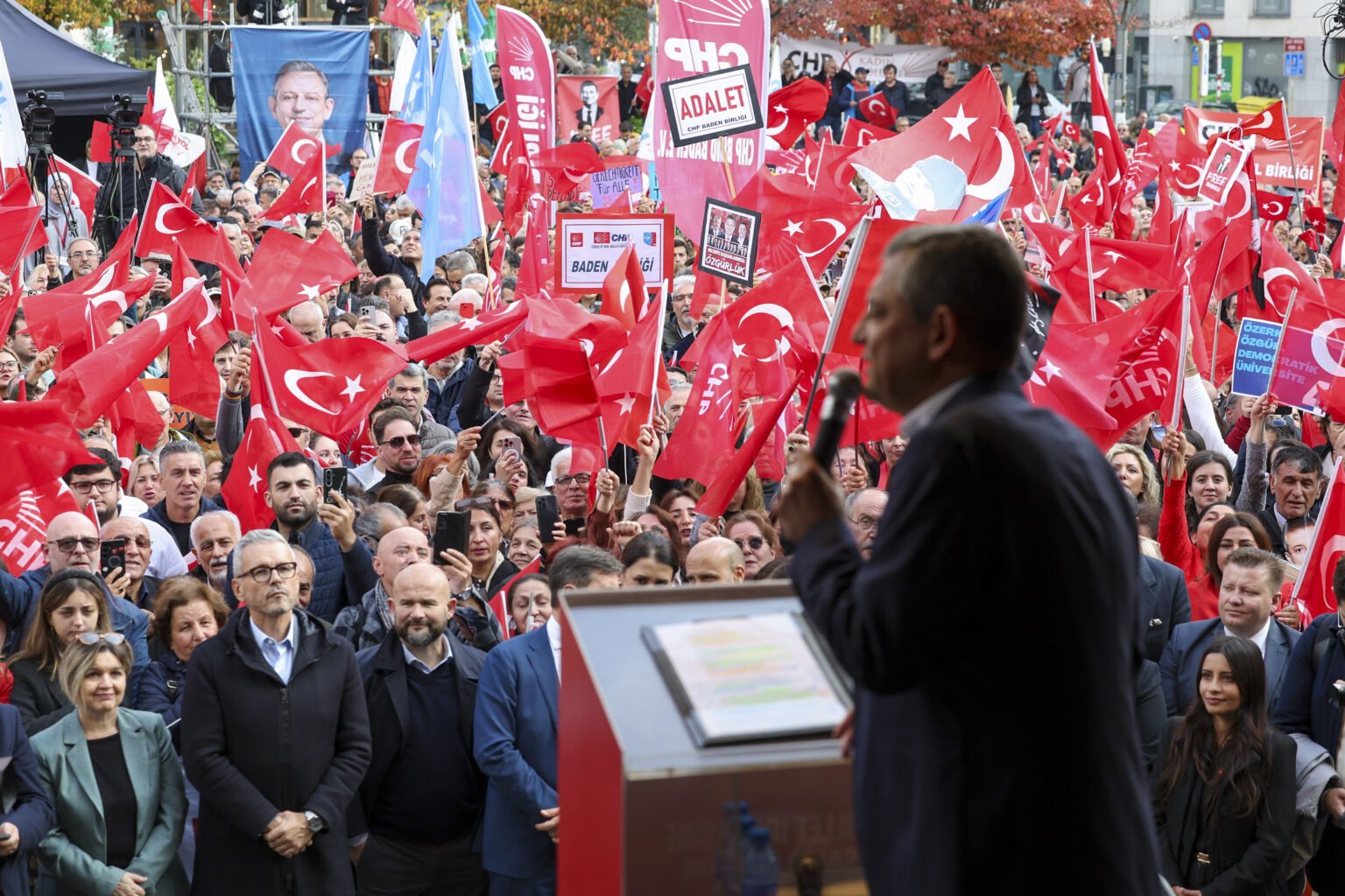 Özgür Özel Brüksel'de