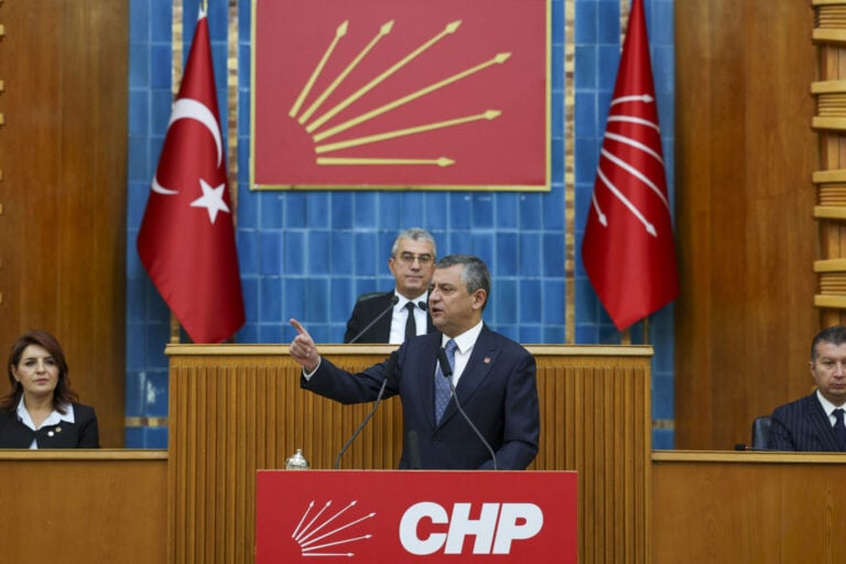Özel Devlet Bahçeli'ye seslendi: "CHP ayaktadır"