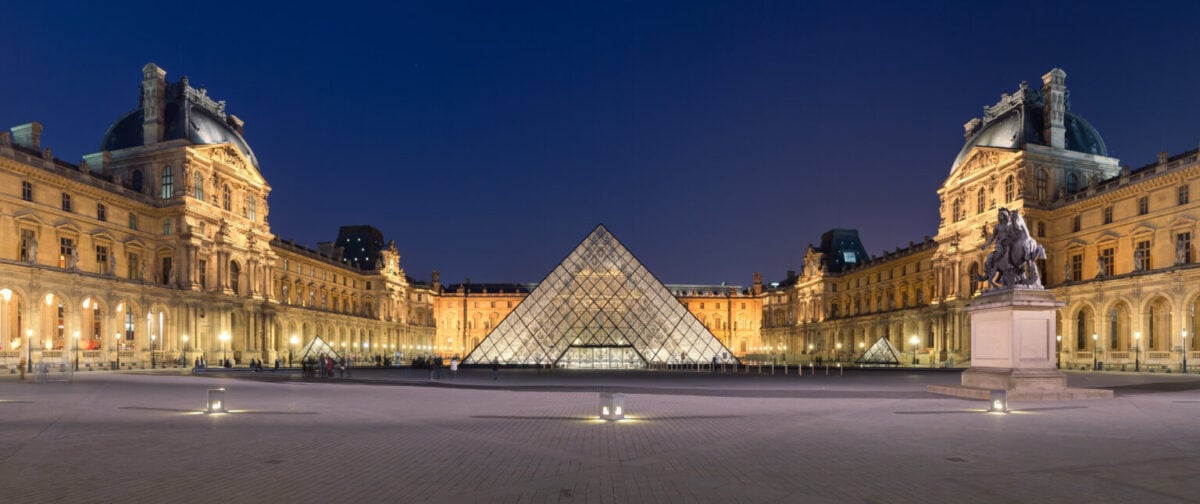 Louvre Müzesi'nde soygun: Napolyon'un 9 mücevheri çalındı