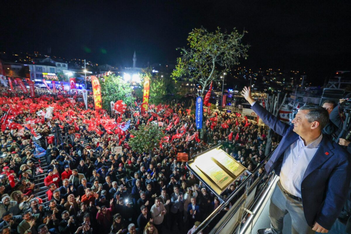 CHP'nin Sarıyer Mitingi | Özgür Özel: "Arnavutköy'de büyük bir skandalı açıklayacağız"