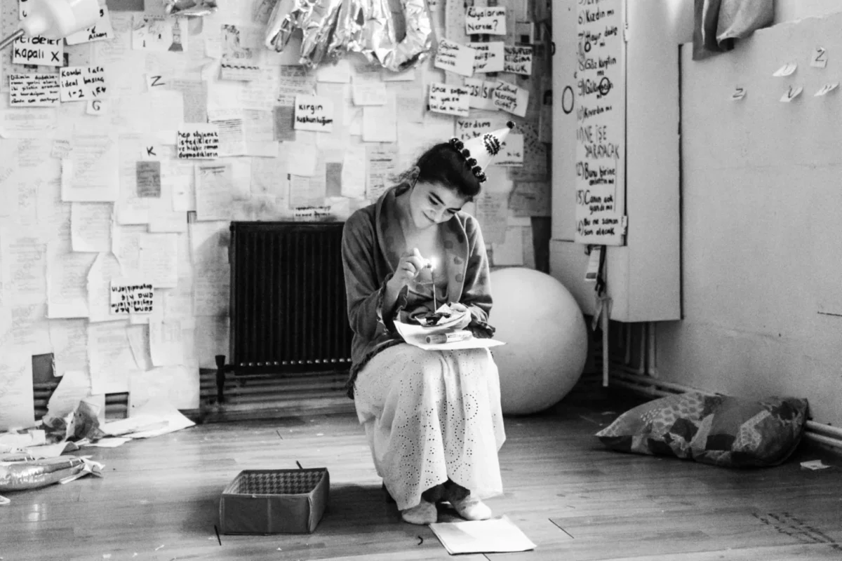 Zuhal oyunuyla sokaklara çıkan Öykü Su Okur: "İçimde kalmasın diye ürettim"